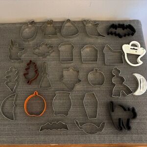 25 Halloween Fall Cookie Cutters‎ Apple Leaves Witches Bats Pumpkins Ghosts Cats